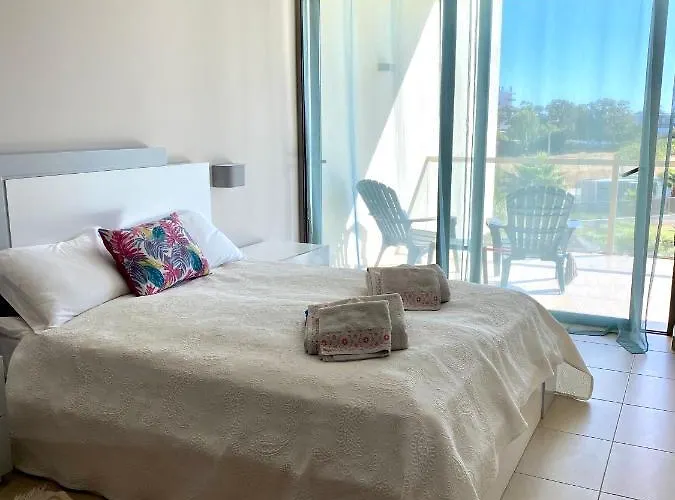 Апартаменты New Stunning Ocean Aprt In 